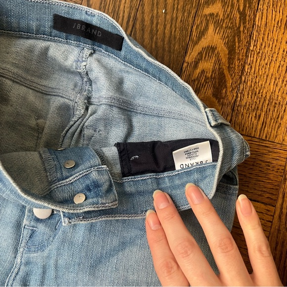 Lillie High Rise Crop Skinny in Cloudy - Picture 5 of 7